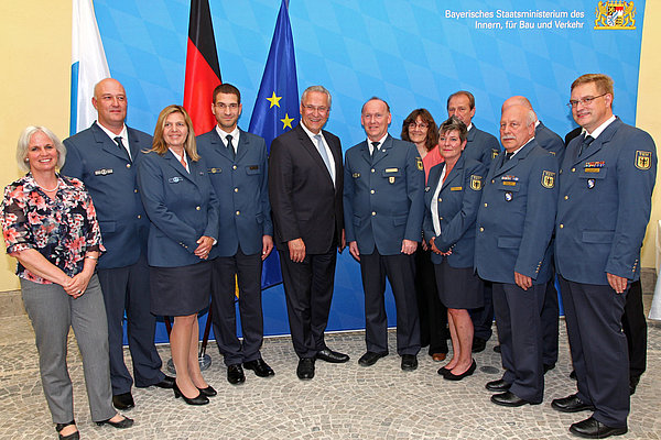 Löffler im Kreis der bayerischen THW-Familie