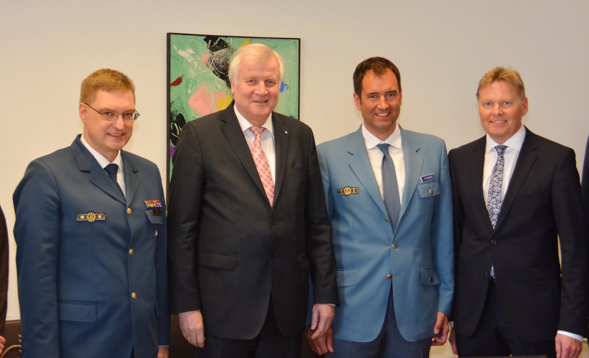 Dr. Fritz-Helge Voss, Ministerpräsident Horst Seehofer, Ortsbeauftragter Marcus Sperber und MdL Norbert Dünkel (vlnr)